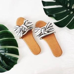 NWOT Loft Bow Summer Slides
